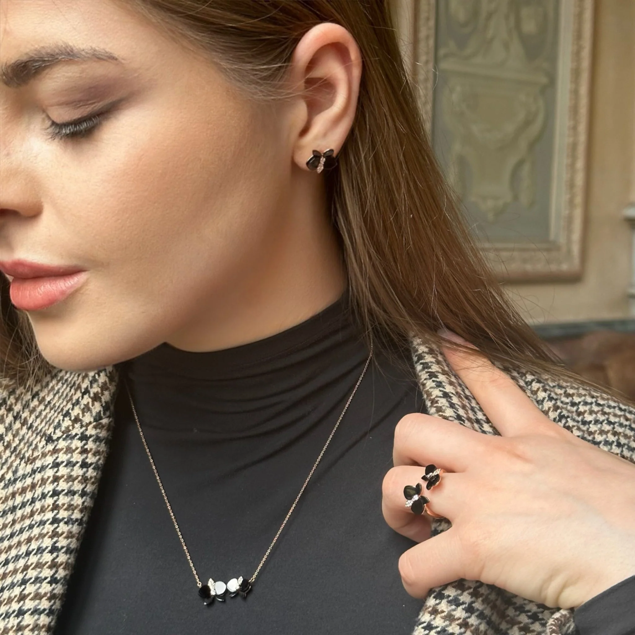 Eternelle Orchid Necklace Onyx Diamond Rose Gold - Image 3
