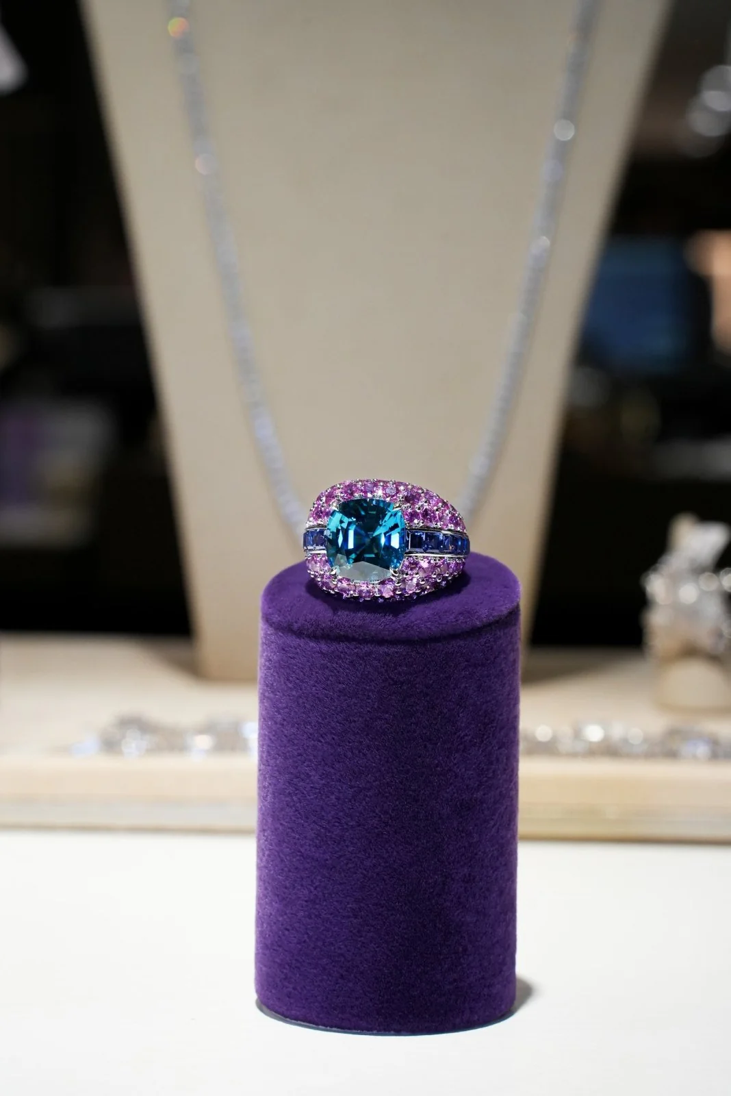 Unique Pink and Blue Sapphires Diamond 18K White Gold Exclusive Ring - Image 3