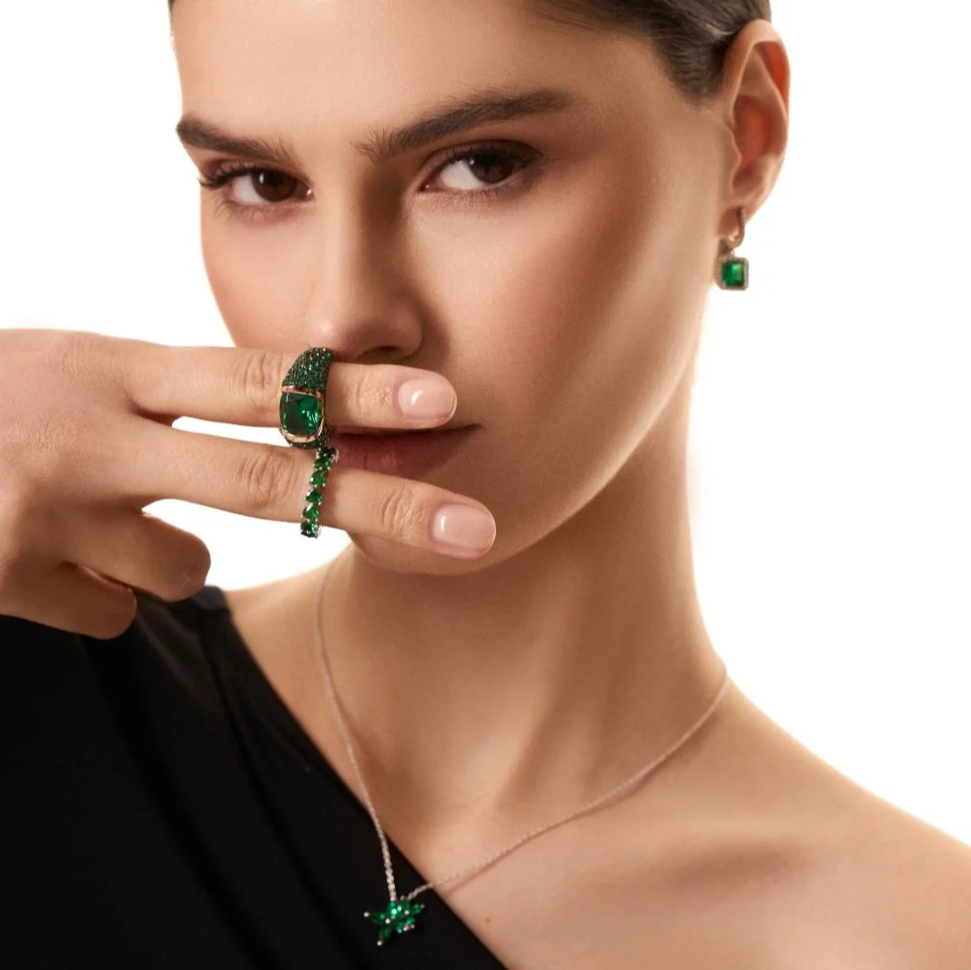 Floral Radiance Necklace - Image 4