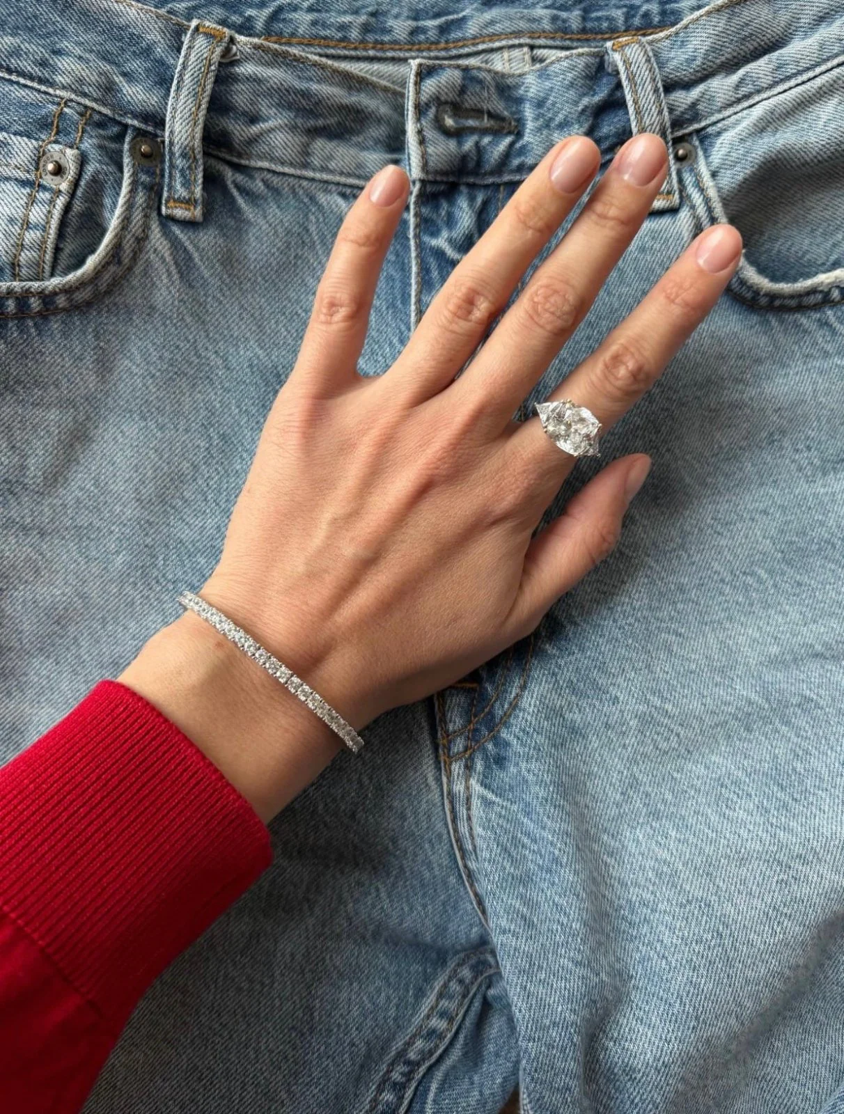 A Cushion Cut Karolina White Silver Ring - Image 7