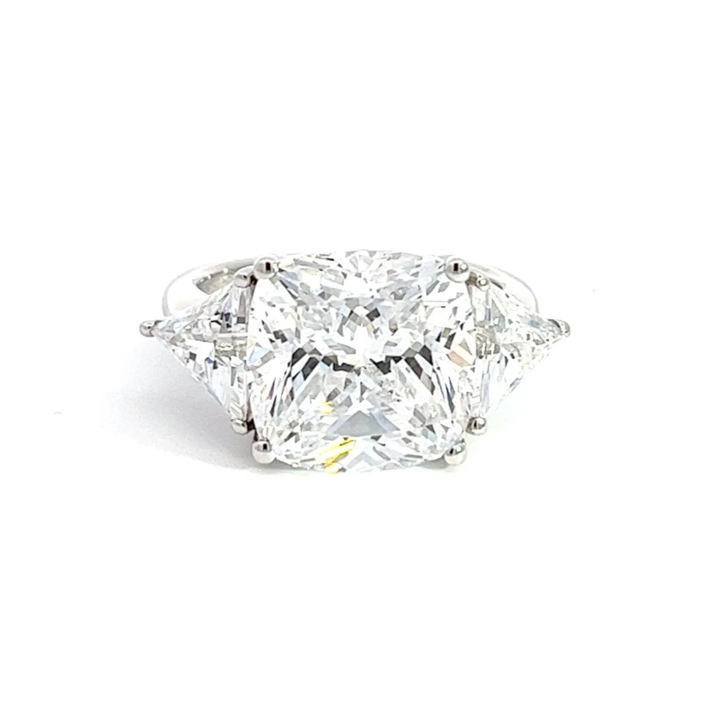 A Cushion Cut Karolina White Silver Ring - Image 4