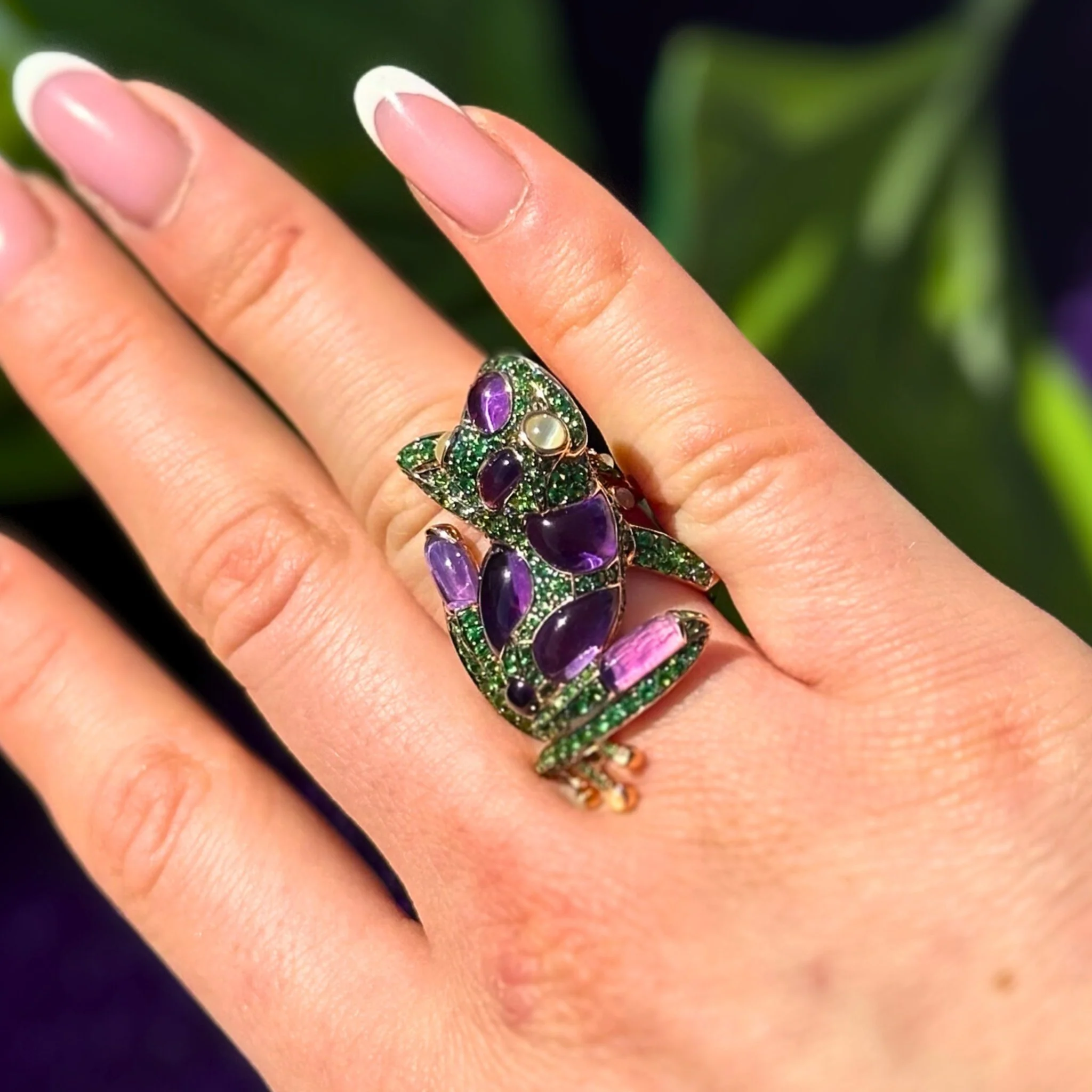 Lucky Frog Amethyst Cat Eye Tsavorite 18K Yellow Gold Exclusive Ring - Image 4