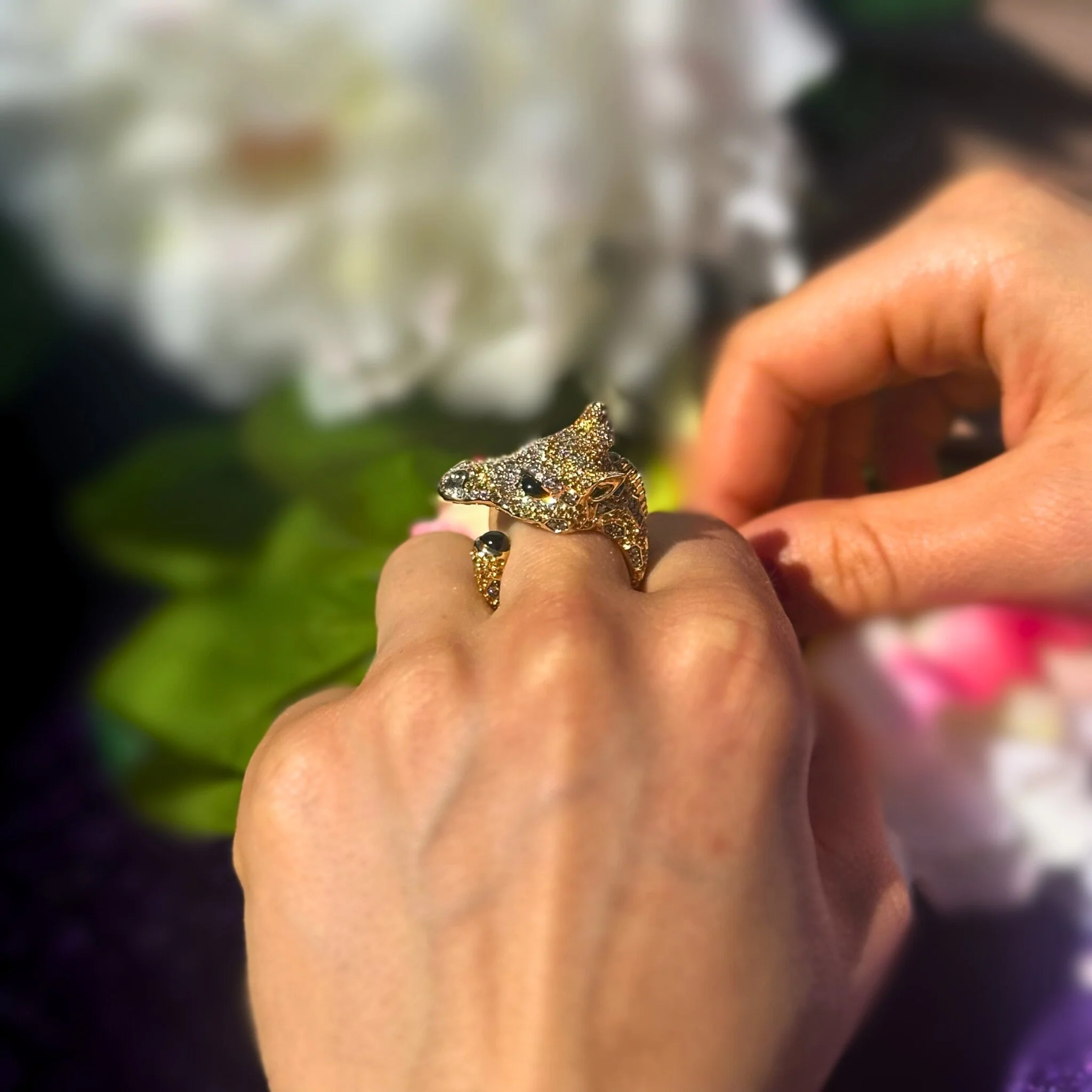 Marvellous Giraffe Diamond Onyx Yellow 18K Gold Exclusive Ring - Image 4